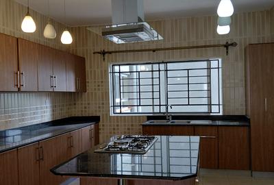 3 Bed Apartment with En Suite in Westlands Area - 4