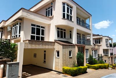5 Bed Townhouse with En Suite at Lavington