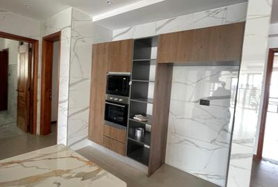 4 Bed Apartment in Riverside - 4