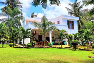 5 Bed Villa with En Suite in Diani