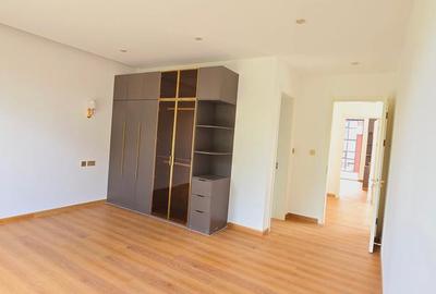 5 Bed Townhouse with En Suite in Lavington