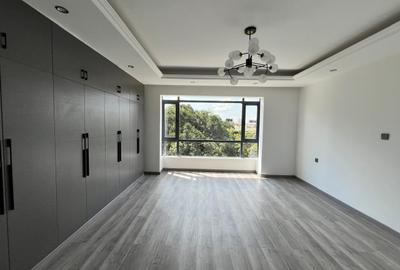 4 Bed Apartment with En Suite in Lavington