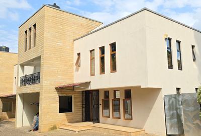 5 Bed Townhouse with En Suite at Convent Drive
