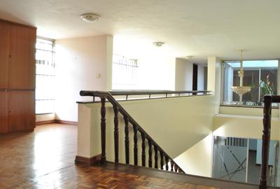 2,000 ft² Commercial Property with Parking in Lavington - 3