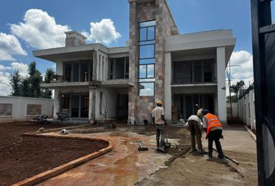 5 Bed House with En Suite in Runda