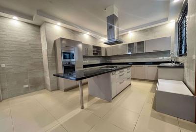 4 Bed Apartment with En Suite in General Mathenge - 2