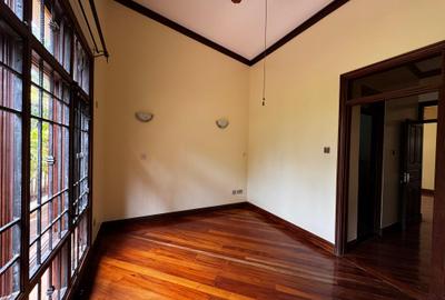 3 Bed Townhouse with En Suite in Hill View - 4