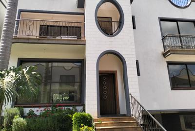 5 Bed Townhouse with En Suite in Westlands Area