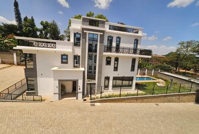 5 Bed House with En Suite in Lavington