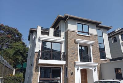 5 Bed Townhouse with En Suite at Spring Valley Estate