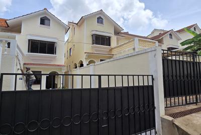 4 Bed Townhouse with En Suite at Lavington Green - 2