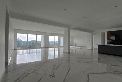 5 Bed Apartment with En Suite in General Mathenge