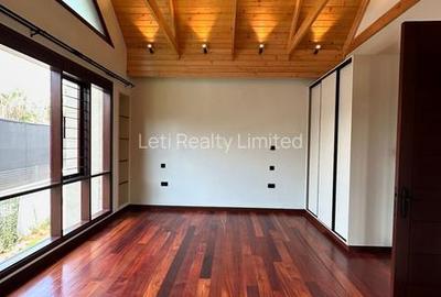 5 Bed House with En Suite in Runda - 4