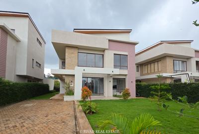 4 Bed Townhouse with Swimming Pool in Runda