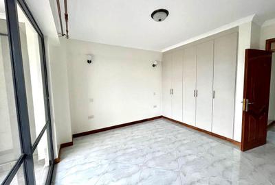 Serviced 2 Bed Apartment with En Suite at School Lane