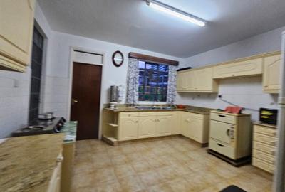 3 Bed Apartment with En Suite in Kileleshwa