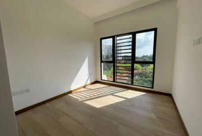 2 Bed Apartment with En Suite in Rosslyn - 2