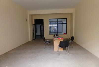 875 ft² Commercial Property with Parking in Industrial Area - 2