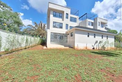 5 Bed Townhouse with En Suite in Lavington - 2