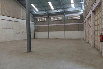 10,000 ft² Warehouse in Industrial Area - 2