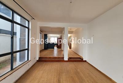 5 Bed Townhouse with En Suite in Lavington - 2