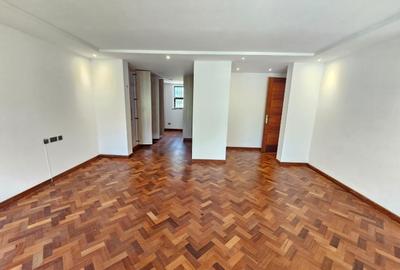 5 Bed Villa with En Suite in Lavington