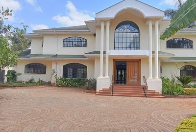 5 Bed House with En Suite in Nyari