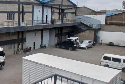 10,500 ft² Warehouse with Parking in Industrial Area