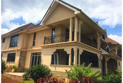 7 Bed House with En Suite in Runda