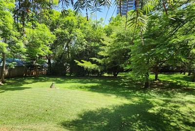 4 Bed House with En Suite in Lavington - 2