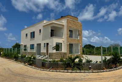 4 Bed Townhouse with En Suite in Vipingo