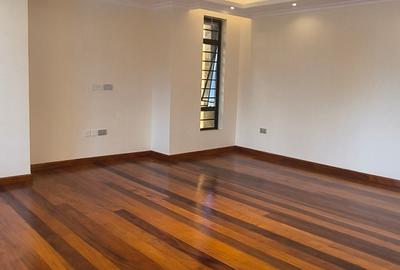 5 Bed House with En Suite in Kamakis