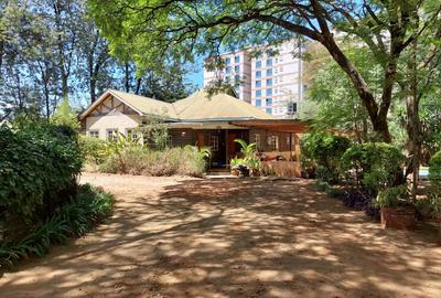 4 Bed House with Swimming Pool in Kilimani