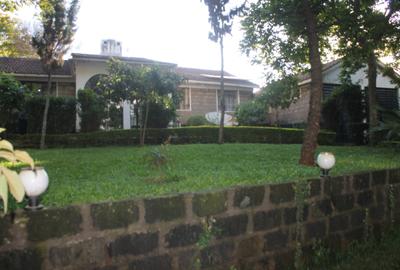 4 Bed House with En Suite at Kerarapon Drive - 3