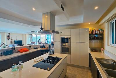Furnished 3 Bed Apartment with En Suite in Riverside
