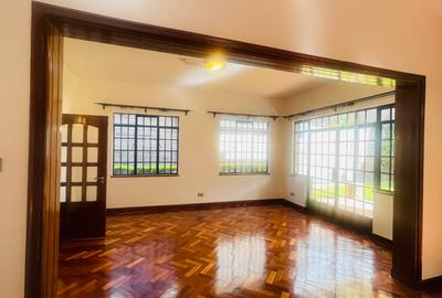 5 Bed Townhouse with En Suite in Lavington - 3