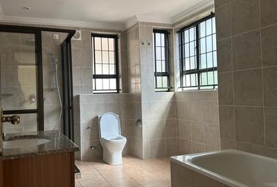 4 Bed Villa with En Suite in Runda