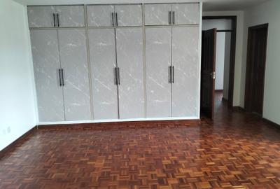 4 Bed Townhouse with En Suite in Lavington - 3