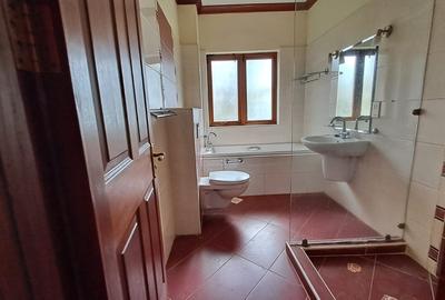 4 Bed House with En Suite in Kitisuru