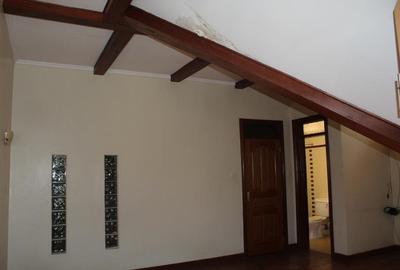 5 Bed Townhouse with En Suite in Lavington