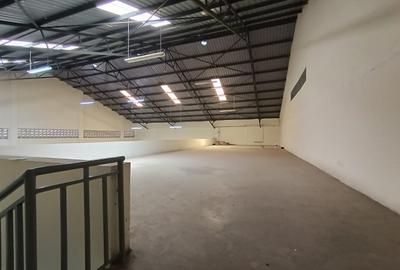 8,700 ft² Warehouse with Parking in Ruaraka