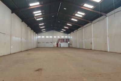 18,000 ft² Warehouse with Parking in Mombasa Road