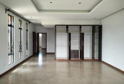 5 Bed Townhouse with En Suite in Runda