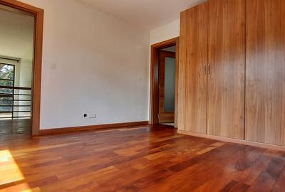 5 Bed Villa with En Suite in Lavington - 2