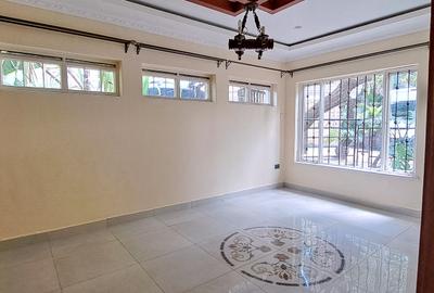 2 Bed House with Garden in Lavington - 4
