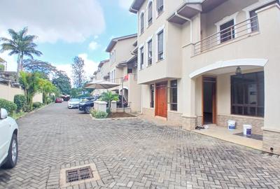 5 Bed Townhouse with En Suite at Lavington - 2