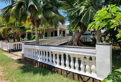 3 Bed House with En Suite at Jumba Ruins