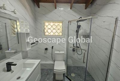 4 Bed House with En Suite in Rosslyn