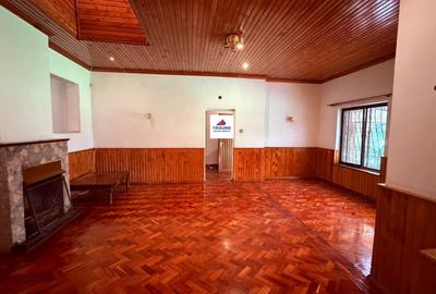 4 Bed House with En Suite in Spring Valley - 2