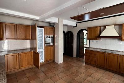 4 Bed Townhouse with En Suite in Riverside - 4